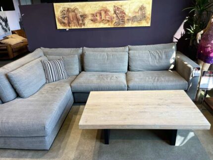 Sofa-Leder-Stoff-Metall-Ecksofa-Banes-Möbel-Möbelserien-Unikate-Wohnbereich-Esszimmerbereich-Casaambiente-Bochum