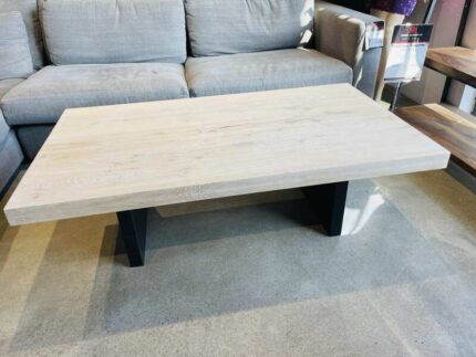 Couchtisch-Beistelltisch-Holz-Metall-Wurzel-Glas-Teak-Moebel-Sofas-Wohnbereich-Casaambiente-Bochum